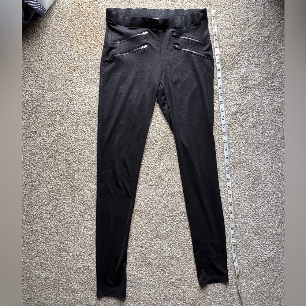 Stylish babe Black Leggings with Zipper Details